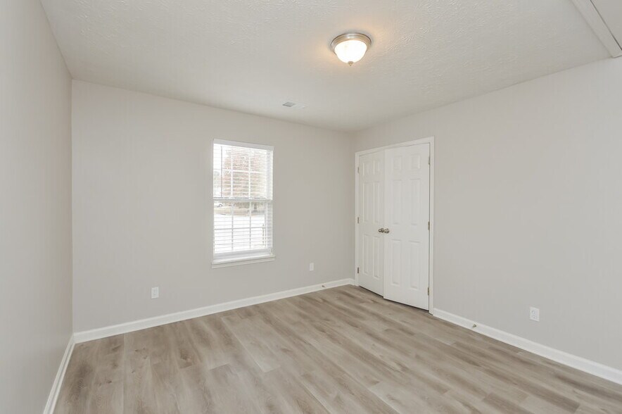 Building Photo - 1300 Mercury Dr SE