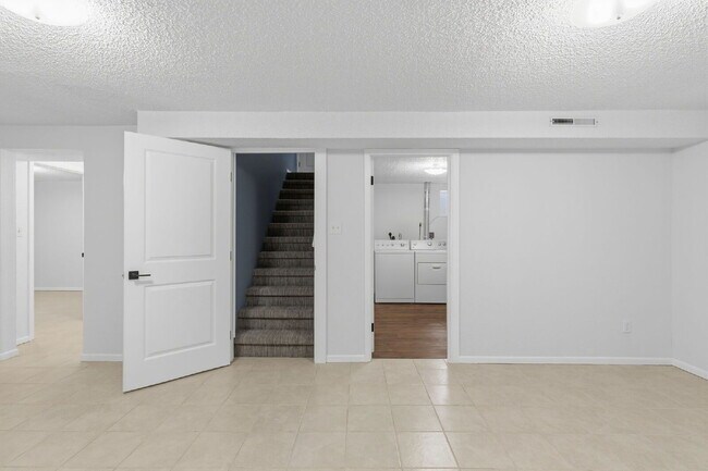 Building Photo - 930 Bowser Dr