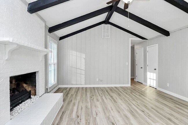 Building Photo - Charmingly Updated 3BD/2BA Ranch Home in Birnam Woods!