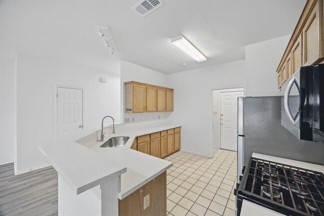 Building Photo - 2808 Kestrel Dr