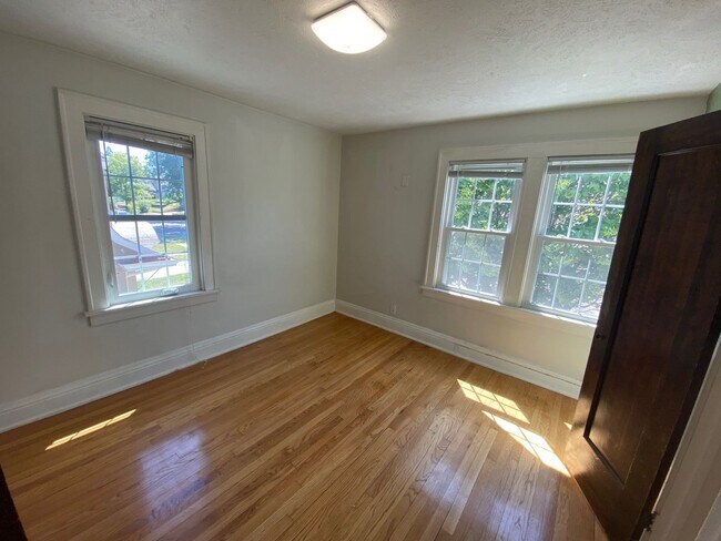 Building Photo - 353 N 35th Ave