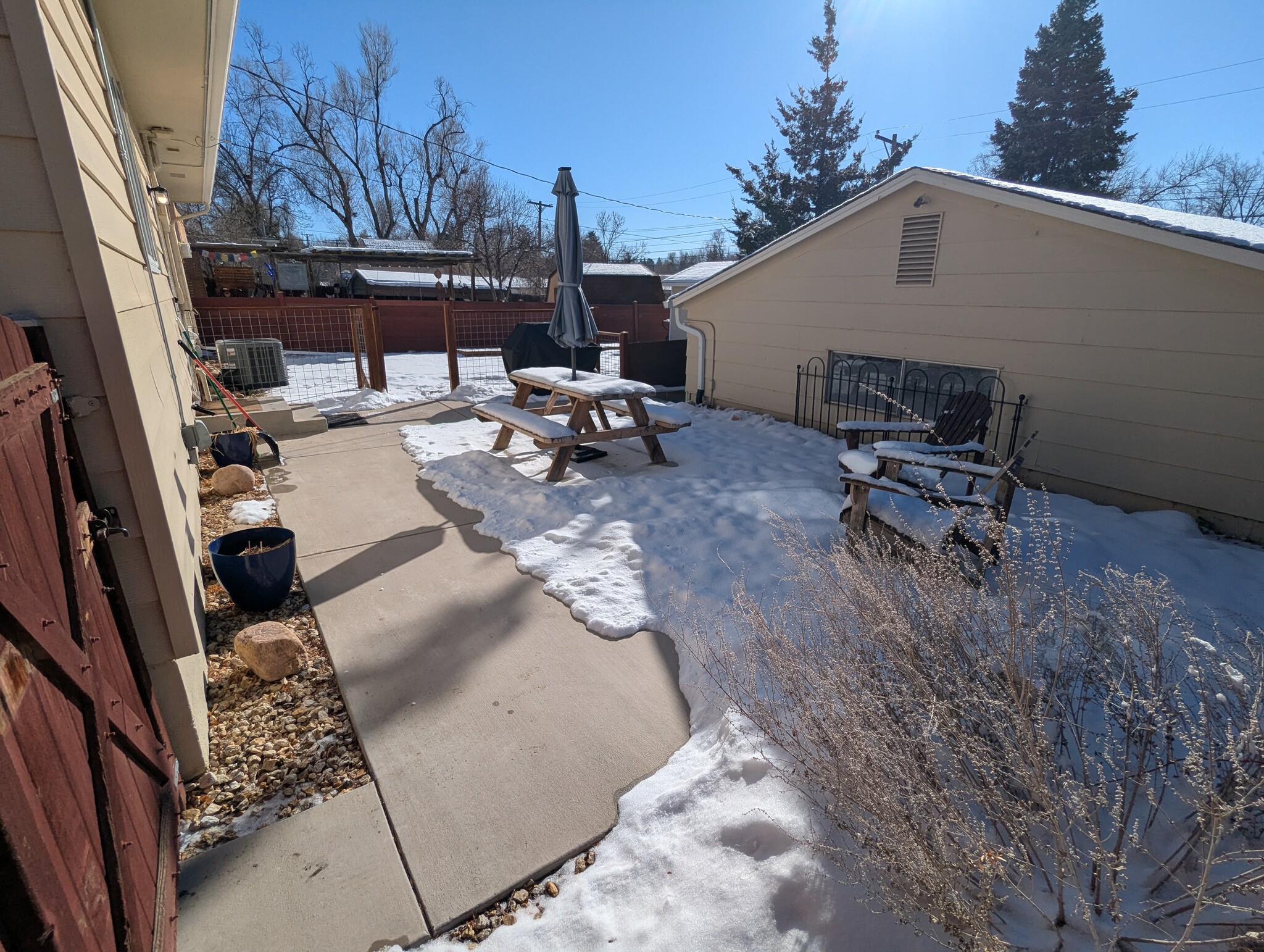 Fully Fenced Backyard - 2519 Lelaray St