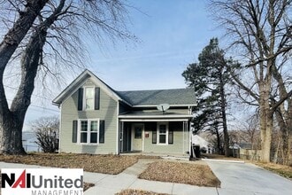 Building Photo - Three bedroom, one bathroom home for rent