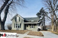 Building Photo - Three bedroom, one bathroom home for rent
