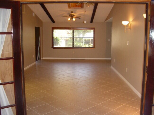 Building Photo - 1440 Vista Pl