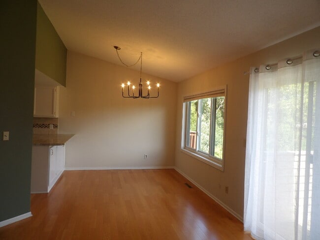 Building Photo - 6095 Courtly Alcove