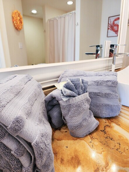 Building Photo - 16819 Front Beach Rd