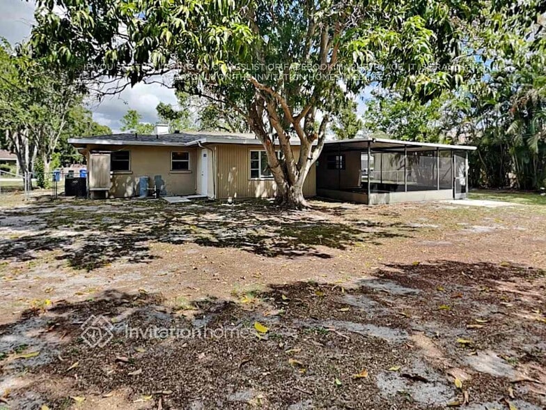 Building Photo - 2310 Sandrala Dr