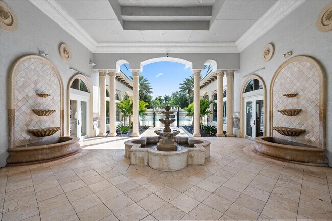 Building Photo - 10771 Versailles Blvd