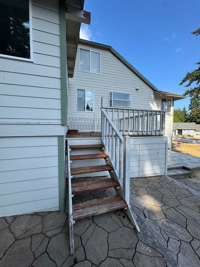 Building Photo - HEART OF SILVERDALE - 4BED 3 BATH HOME
