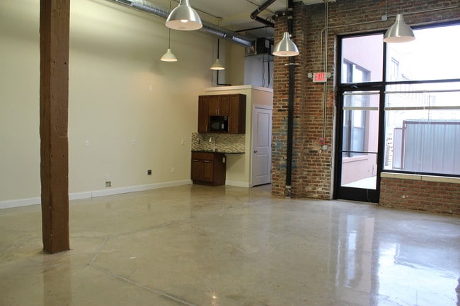 Primary Photo - 3421 Richmond Street - 111
