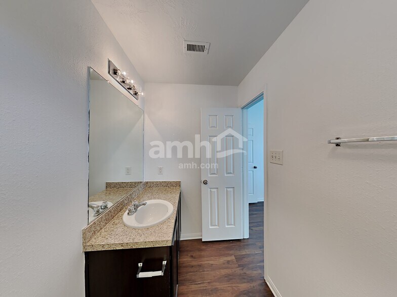 Building Photo - 6031 Brenwood Trails Ln