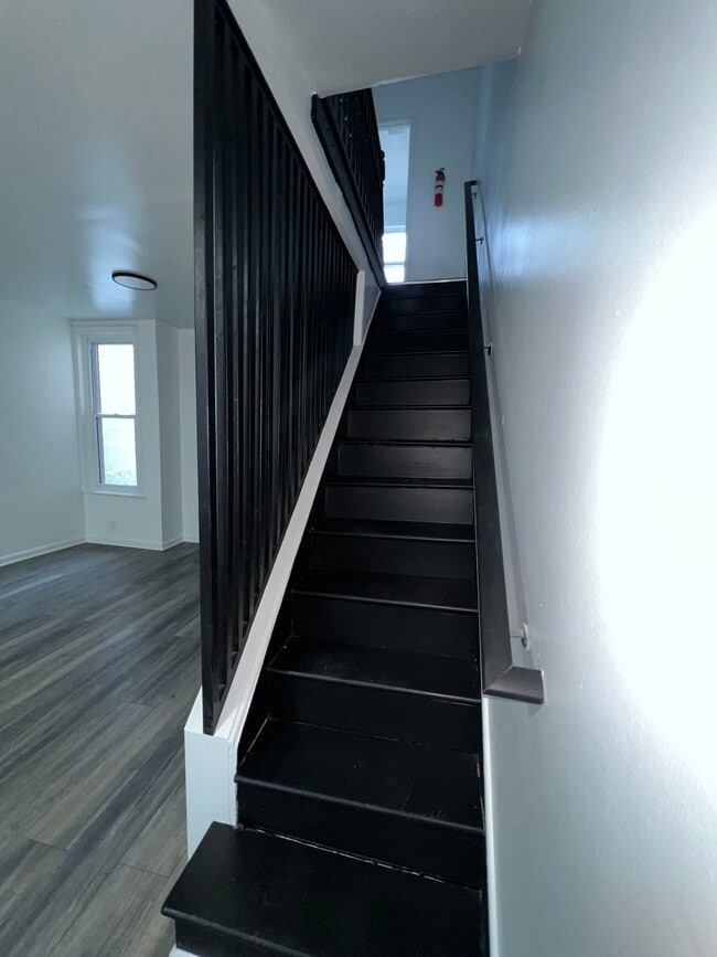 Building Photo - 912 Pennell St