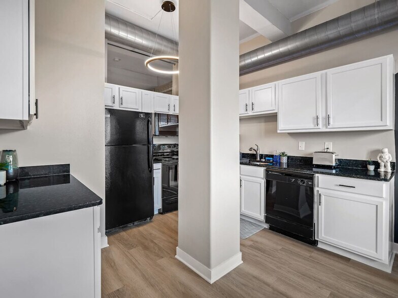 Building Photo - 1211 W 9th St