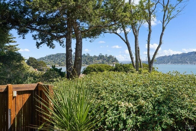 Building Photo - 765 Tiburon Blvd