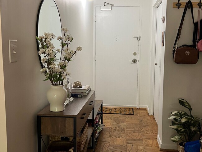 Building Photo - 4800 Chevy Chase Dr