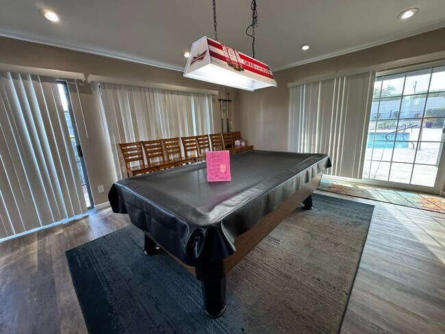 Building Photo - Riverfront 2BR Condo Great Views, Luxury Furnished incl UTILITIES