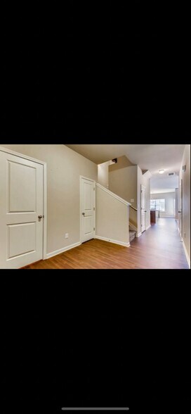 Building Photo - 3347 Blue Springs Walk