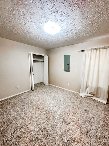 Building Photo - 6818 NW Willow Springs Dr
