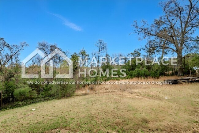 Building Photo - 108 James St