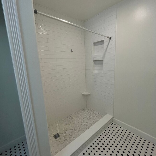 Building Photo - Large 4-bedroom Townhouse Odenton