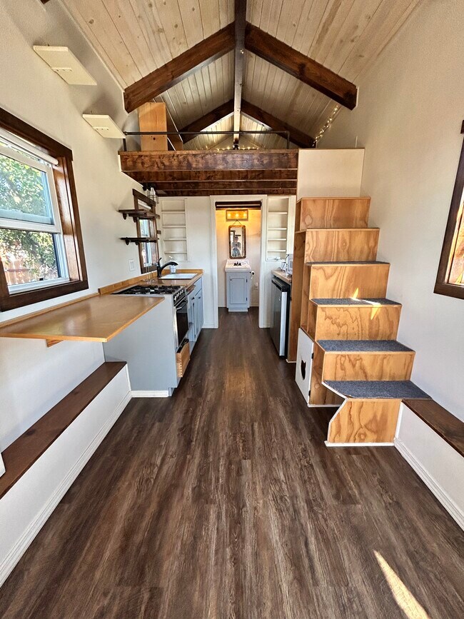 Building Photo - 754 Glencoe Dr