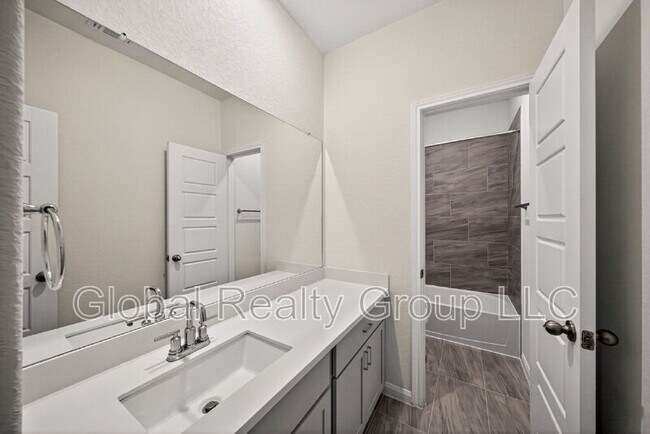 Building Photo - 10064 Mulhouse Dr