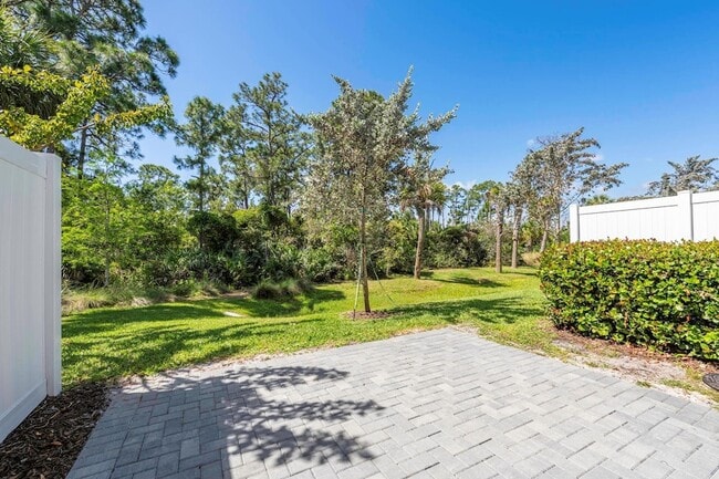Building Photo - 210 Preserve Trl S