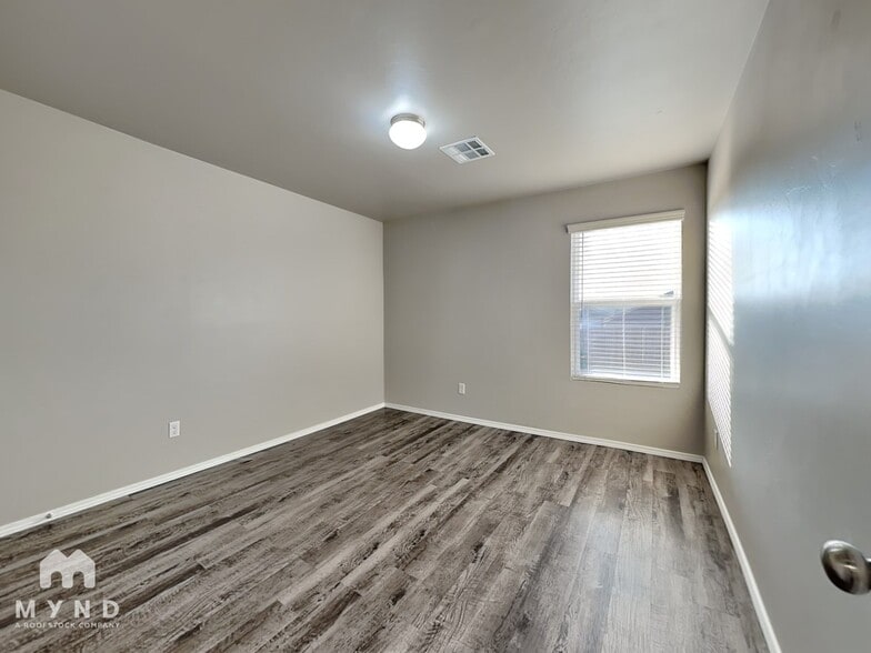 Building Photo - 1118 Flint Way