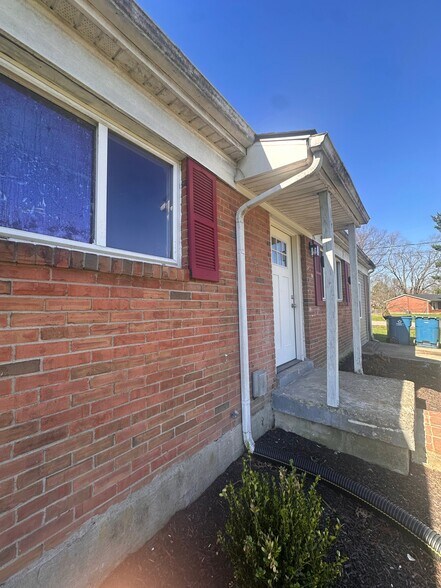 Building Photo - 4200 Narcissus Dr