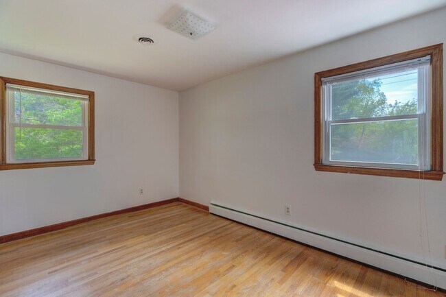 Building Photo - 1000 Willard Dr SE