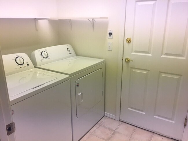 Building Photo - PRELEASING: 3 bed/2 bath House off Samish ...