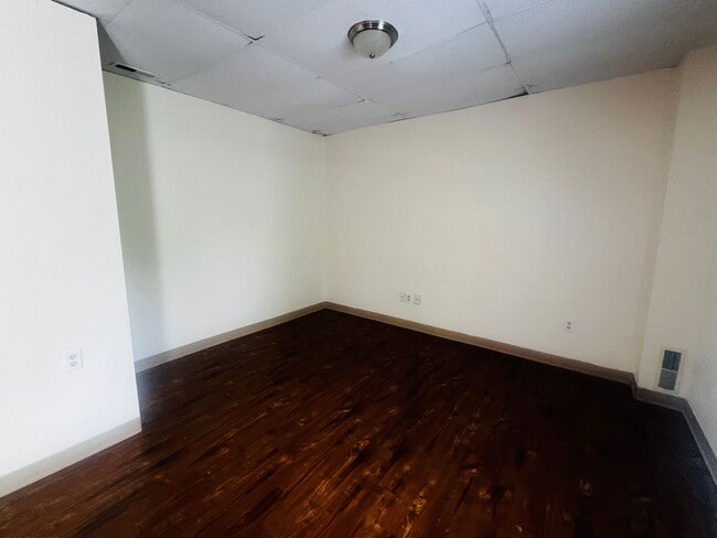 Building Photo - 409 Forest Ave
