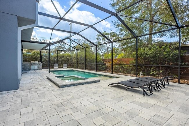 Building Photo - 2700 N Myrtle Ave