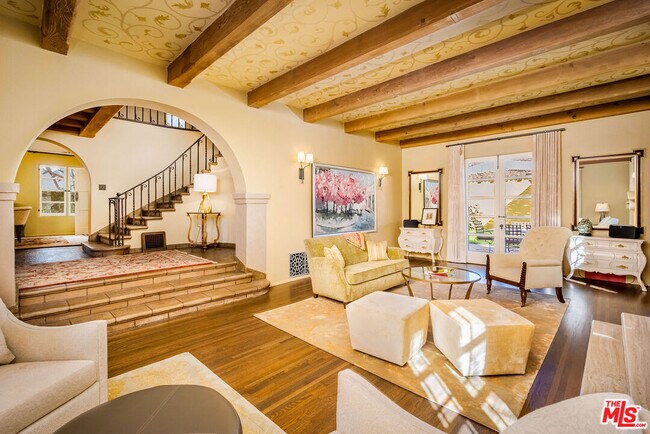 Building Photo - 500 N Las Palmas Ave