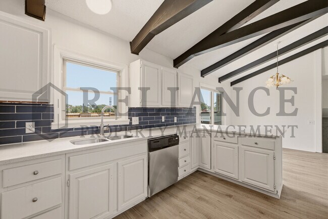 Building Photo - 322 S Jonathan St