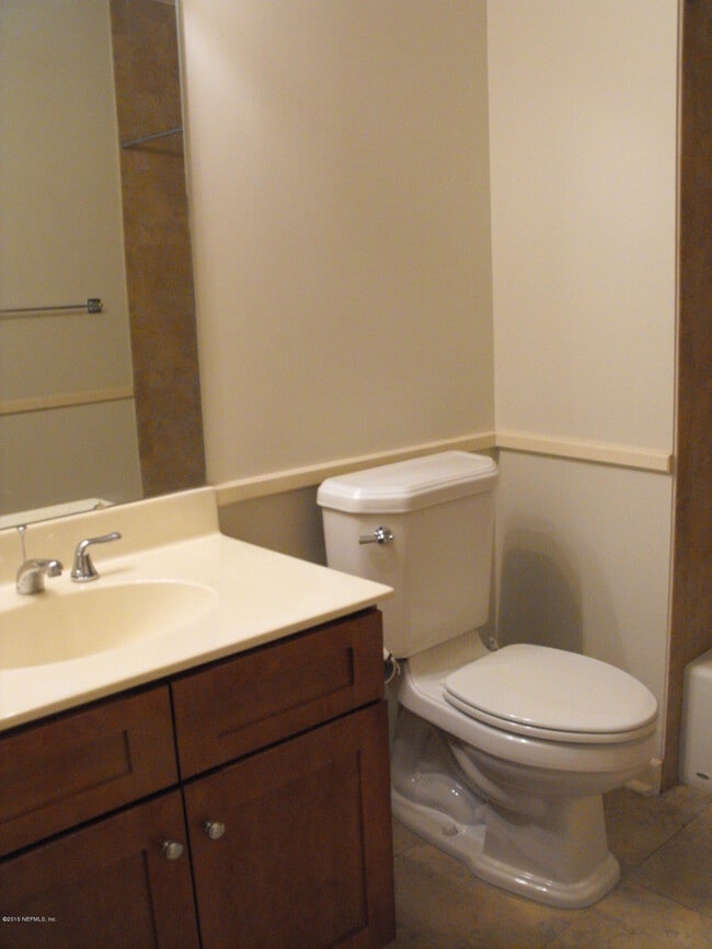 Building Photo - 1661 Riverside Ave