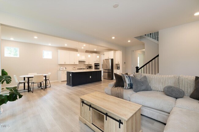 Building Photo - 2300 Kingscup Ct