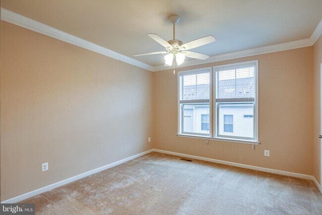 Building Photo - 833 Jarrett Ln