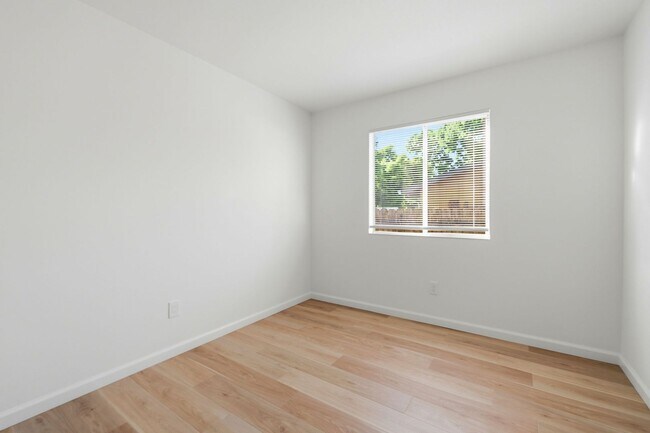 Building Photo - Spacious 4-bedroom 2-Bath in Desirable Area in Walnut Creek!