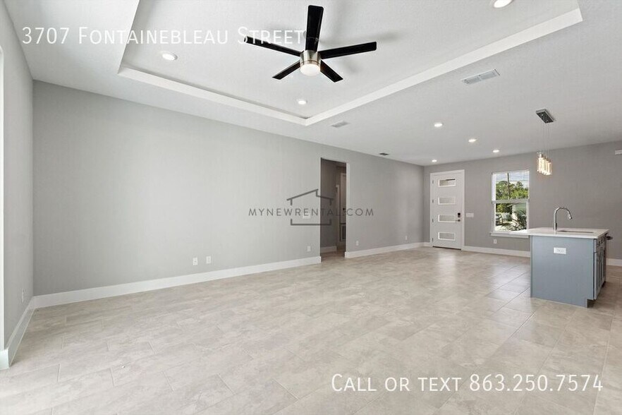 Building Photo - 3707 Fontainebleau St