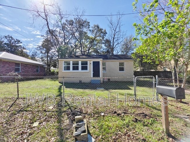 Building Photo - 616 E 61st St