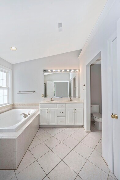 Master Bath - 22130 Fair Garden Ln