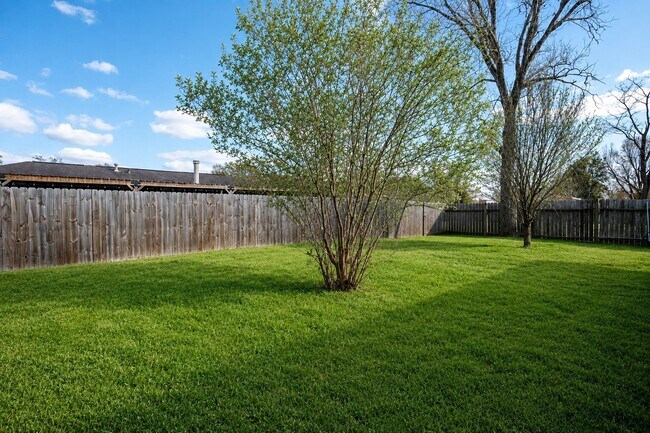 Building Photo - 2022 Crosscoach Ln