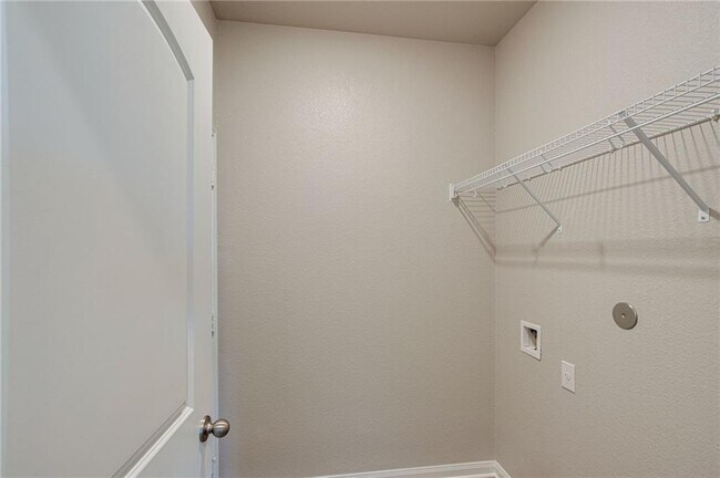 Building Photo - 520 Republic Dr