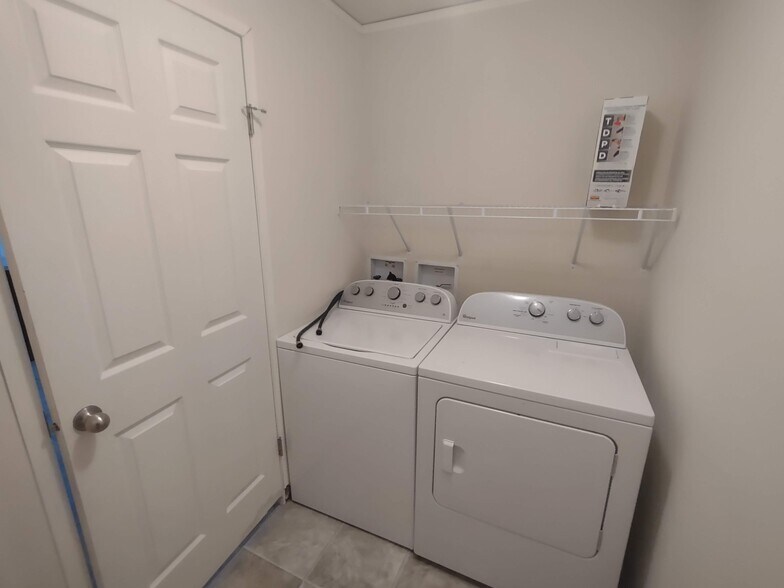 Building Photo - 2304 Wellington Green Dr