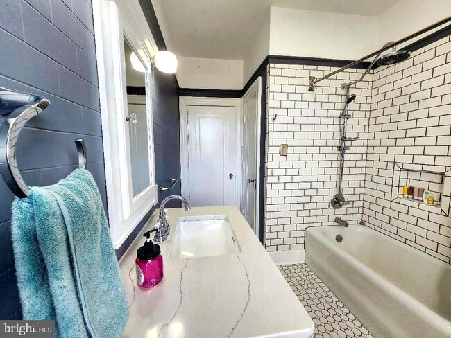 Building Photo - 515 Fourth St