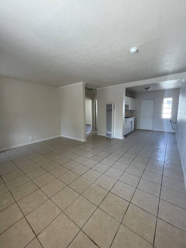 Building Photo - 1402 St Johns Dr