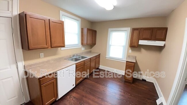 Building Photo - 717 N D St