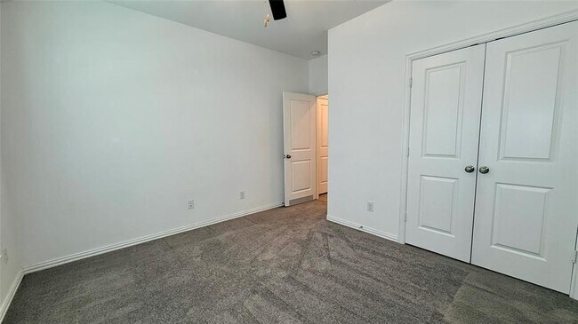 Building Photo - 13018 Hydeland Dr
